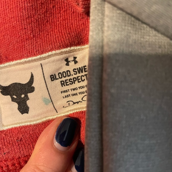 Bundle of boys Under Armour sweatshirts - Picture 5 of 6